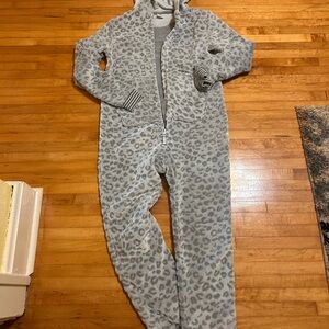 Cat & Jack Gray Animal Print Kids Footie